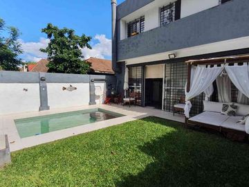 Casa 3 dormitorios en venta . Pileta. Alberdi río.