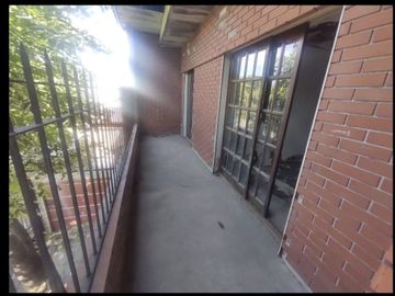 CASA EN VENTA 4 AMBIENTES COCHERA LOMAS DE ZAMORA