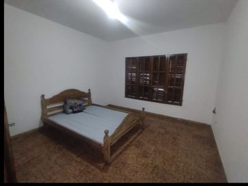 CASA EN VENTA 4 AMBIENTES COCHERA LOMAS DE ZAMORA