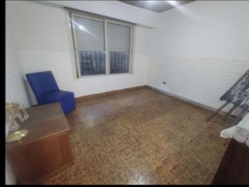 CASA EN VENTA 4 AMBIENTES COCHERA LOMAS DE ZAMORA