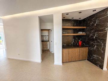 EN ALQUILER OFICINA EQUIPADA, PISO 7 - ESCOBAR