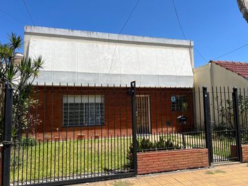 CASA 3 AMB VENTA EN BANBIELD CON JARDÍN Y COCHERA