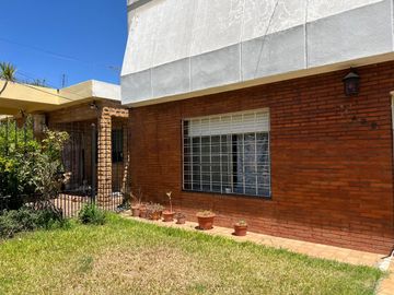 CASA 3 AMB VENTA EN BANBIELD CON JARDÍN Y COCHERA