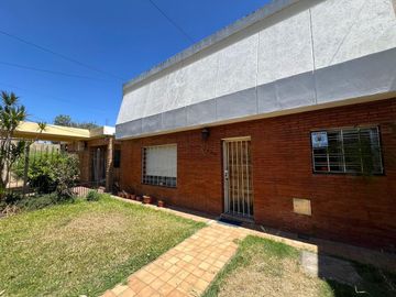 CASA 3 AMB VENTA EN BANBIELD CON JARDÍN Y COCHERA