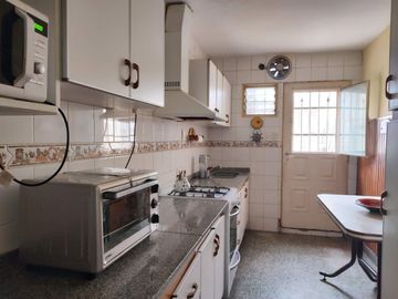 VENTA CASA MULTIFAMILIAR 5 AMB. A/C VILLA ADELINA