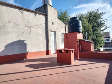 VENTA CASA MULTIFAMILIAR 5 AMB. A/C VILLA ADELINA