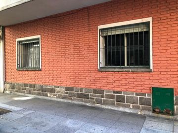 VENTA FLORES DEPARTAMENTO 3 AMBIENTES PATIO
