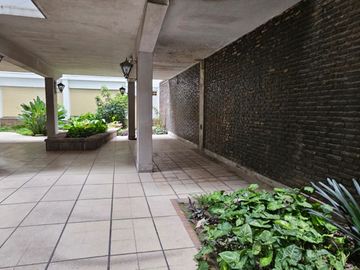 VENTA FLORES DEPARTAMENTO 3 AMBIENTES PATIO