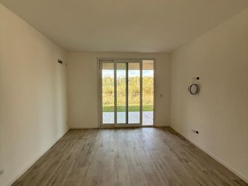 ALQUILER CASA tipo dúplex en CHIC VILLAGE PILAR