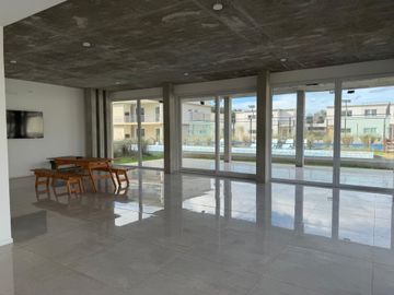 ALQUILER CASA tipo dúplex en CHIC VILLAGE PILAR