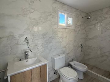 ALQUILER CASA tipo dúplex en CHIC VILLAGE PILAR