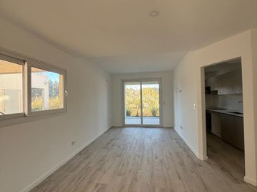 ALQUILER CASA tipo dúplex en CHIC VILLAGE PILAR