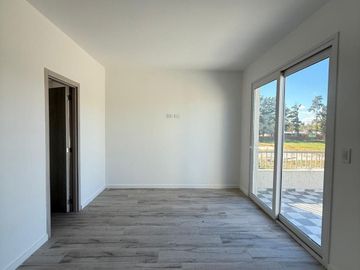 ALQUILER CASA tipo dúplex en CHIC VILLAGE PILAR