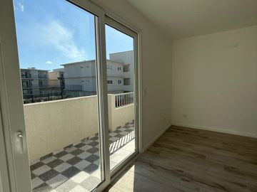 ALQUILER CASA tipo dúplex en CHIC VILLAGE PILAR