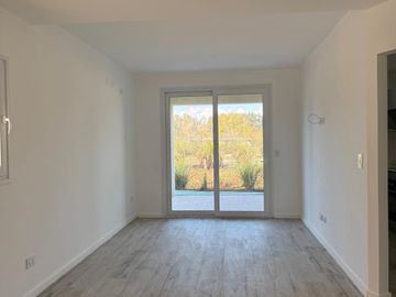 ALQUILER CASA tipo dúplex en CHIC VILLAGE PILAR