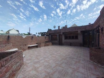 EN VENTA CASA 3 DORMITORIOS BARRIO SALADILLO