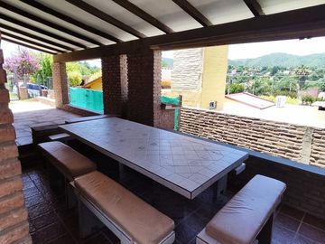 VENTA CASA 3 DORM PISCINA ESCRITURA CARLOS PAZ