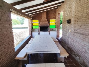 VENTA CASA 3 DORM PISCINA ESCRITURA CARLOS PAZ