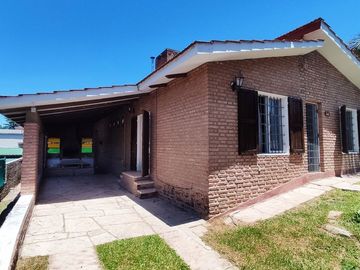 VENTA CASA 3 DORM PISCINA ESCRITURA CARLOS PAZ