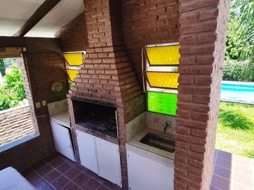 VENTA CASA 3 DORM PISCINA ESCRITURA CARLOS PAZ