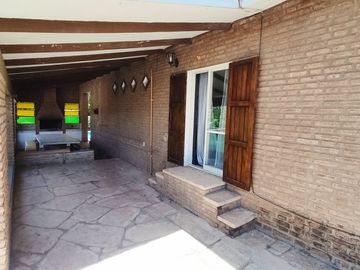 VENTA CASA 3 DORM PISCINA ESCRITURA CARLOS PAZ