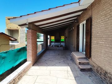 VENTA CASA 3 DORM PISCINA ESCRITURA CARLOS PAZ