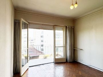 VENTA DPTO 4 AMB  CON TOILETTE Y BALCÓN EN FLORES