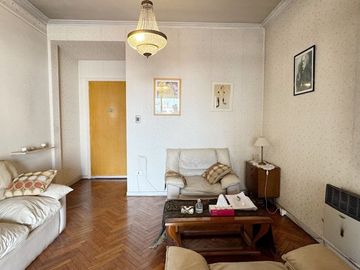 VENTA DPTO 4 AMB  CON TOILETTE Y BALCÓN EN FLORES