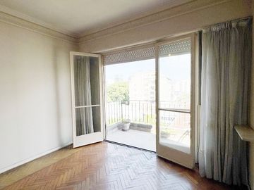 VENTA DPTO 4 AMB  CON TOILETTE Y BALCÓN EN FLORES