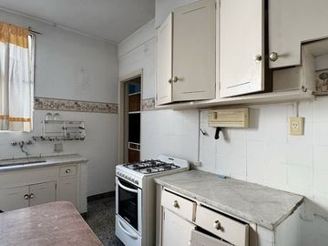 VENTA DPTO 4 AMB  CON TOILETTE Y BALCÓN EN FLORES