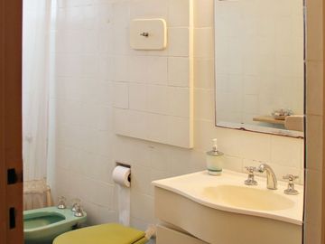 VENTA DPTO 4 AMB  CON TOILETTE Y BALCÓN EN FLORES