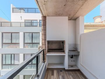 2 AMBIENTES DE 55 M2 C/BALCÓN TERRAZA Y PARRILLA