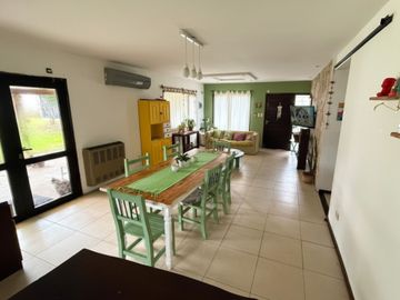 VENTA CASA GESELL ZONA GOLF GAS NATURAL 3 DORM