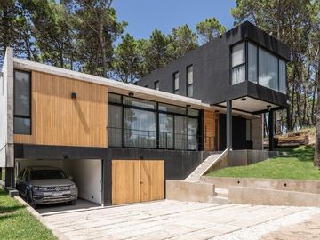 VENTA CASA 5 AMBIENTES BARRIO PIONEROS PINAMAR