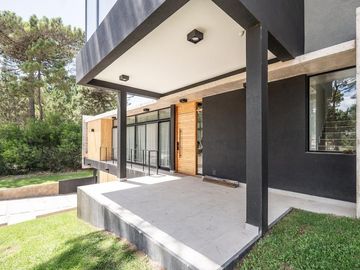 VENTA CASA 5 AMBIENTES BARRIO PIONEROS PINAMAR