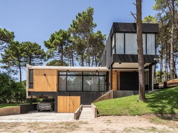 VENTA CASA 5 AMBIENTES BARRIO PIONEROS PINAMAR