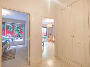 Venta Dpto. 4 amb. Palermo Chico patio y cochera