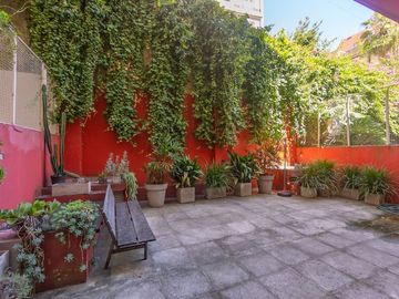 Venta Dpto. 4 amb. Palermo Chico patio y cochera