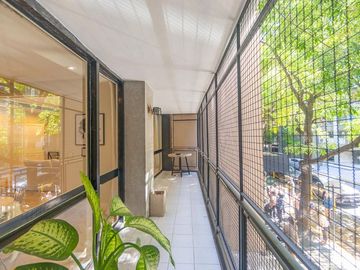 Venta Dpto. 4 amb. Palermo Chico patio y cochera
