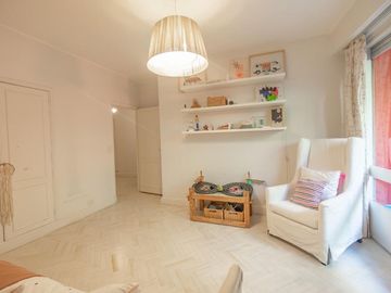 Venta Dpto. 4 amb. Palermo Chico patio y cochera