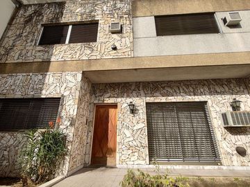 VENTA CASA 5 AMBIENTES QUINCHO COCHERA 2 AUTOS