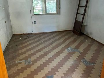 Venta Lote con casa  Villa Sarmiento APTA CREDITO