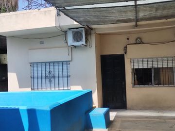 VENTA CASA DE 3 AMB. Y GALPON 2 PLANTAS (FINANCIA)