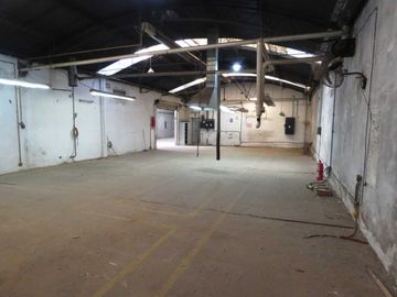 ALQUILER – DEPÓSITO - GALPÓN + OFICINAS Y VIVIENDA
