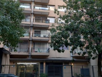 VENTA MODERNO y EXCELENTE 2 AMB- EDIF. CATEGORIA