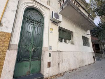 VENTA PH 6AMB MUY LUMINOSO BALCÓN TERRAZA QUINCHO