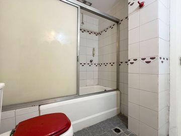 VENTA PH 6AMB MUY LUMINOSO BALCÓN TERRAZA QUINCHO