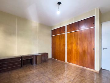 VENTA PH 6AMB MUY LUMINOSO BALCÓN TERRAZA QUINCHO