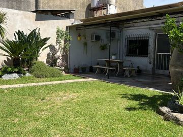 VENTA CASA Y 2 DEPTOS CON PILETA APTO CREDITO