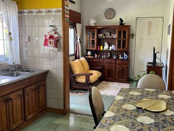 VENTA CASA Y 2 DEPTOS CON PILETA APTO CREDITO
